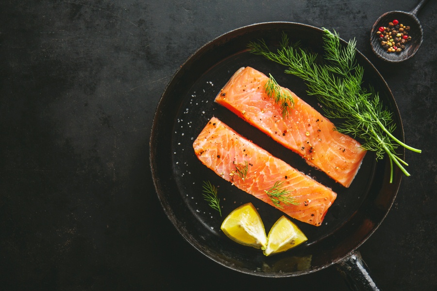 Raw salmon for anti-aging. Best foods for anti-aging. Eat salmon for glowing skin. Healthy skin foods. 