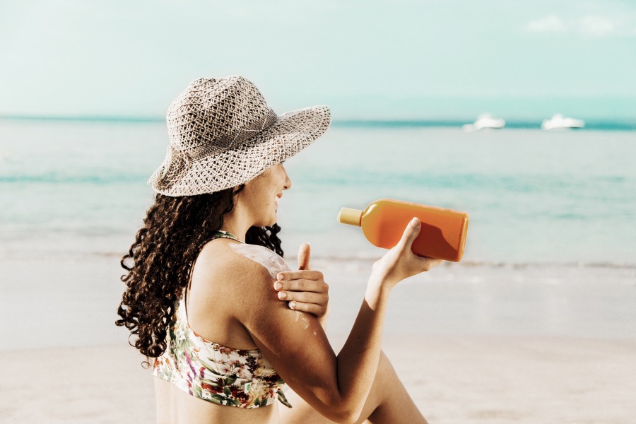 Know these summer beauty tips to glow in sun. Sunscreen before stepping outside in sun.