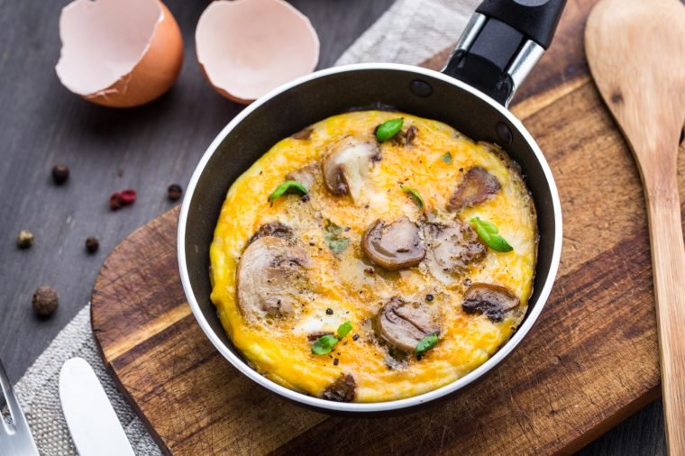 Cheesy mushroom scramble recipes for your busy morning. Get your breakfast ready in less than 10 minutes. A healthy and delicious breakfast treat for busy bees. 