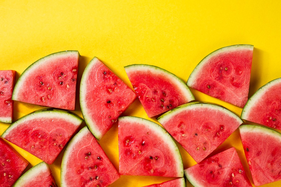 Eat watermelon to take care of your skin in summer. Best beauty foods for anti-aging. Summer beauty tips. 